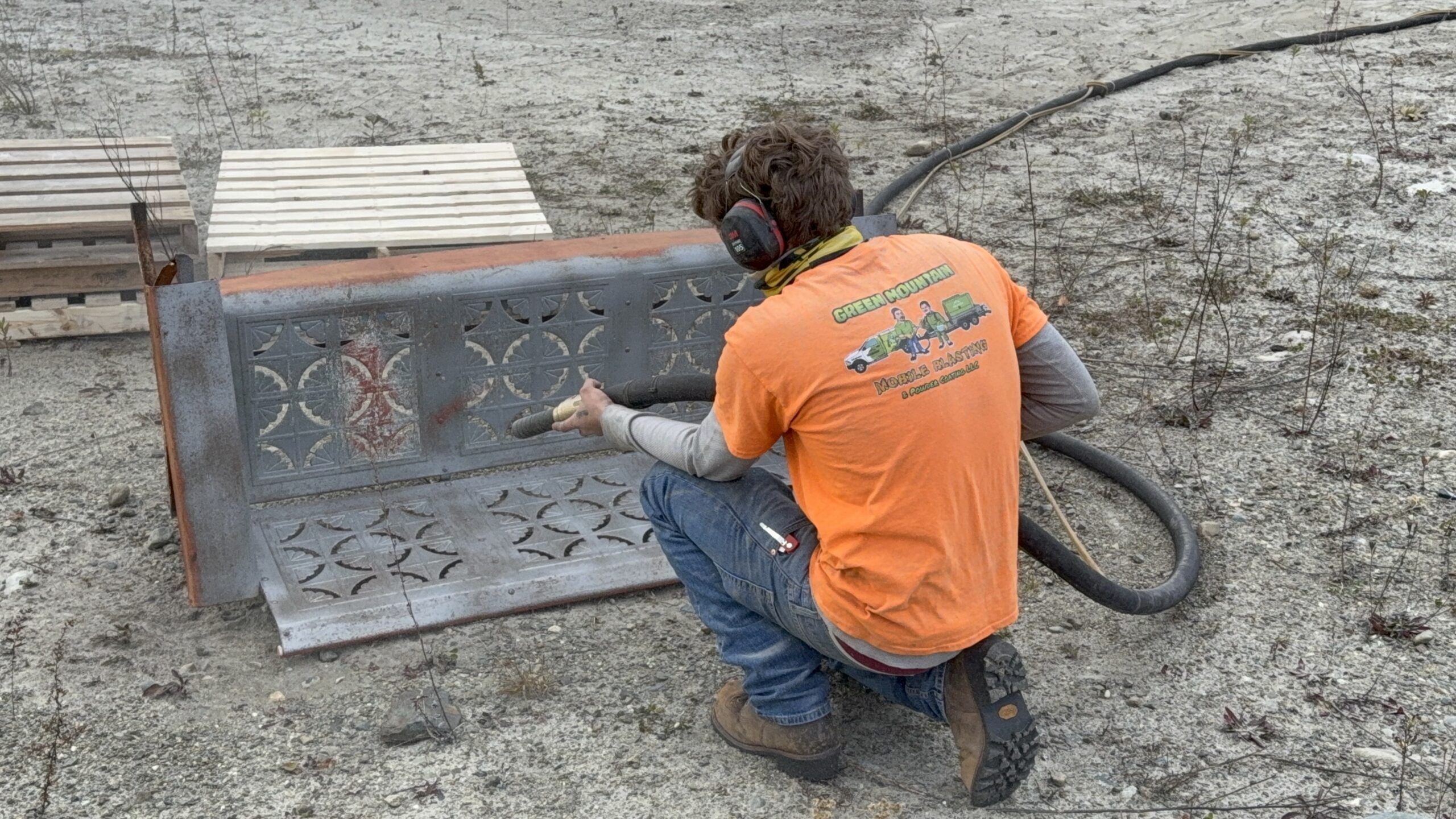 Pit Day 2025 – Sandblasted Metal Bench Restoration Old metal bench sandblasted during Pit Day Fall 2025 by Green Mountain Mobile Sandblasting and Powder Coating in Eden Vermont
