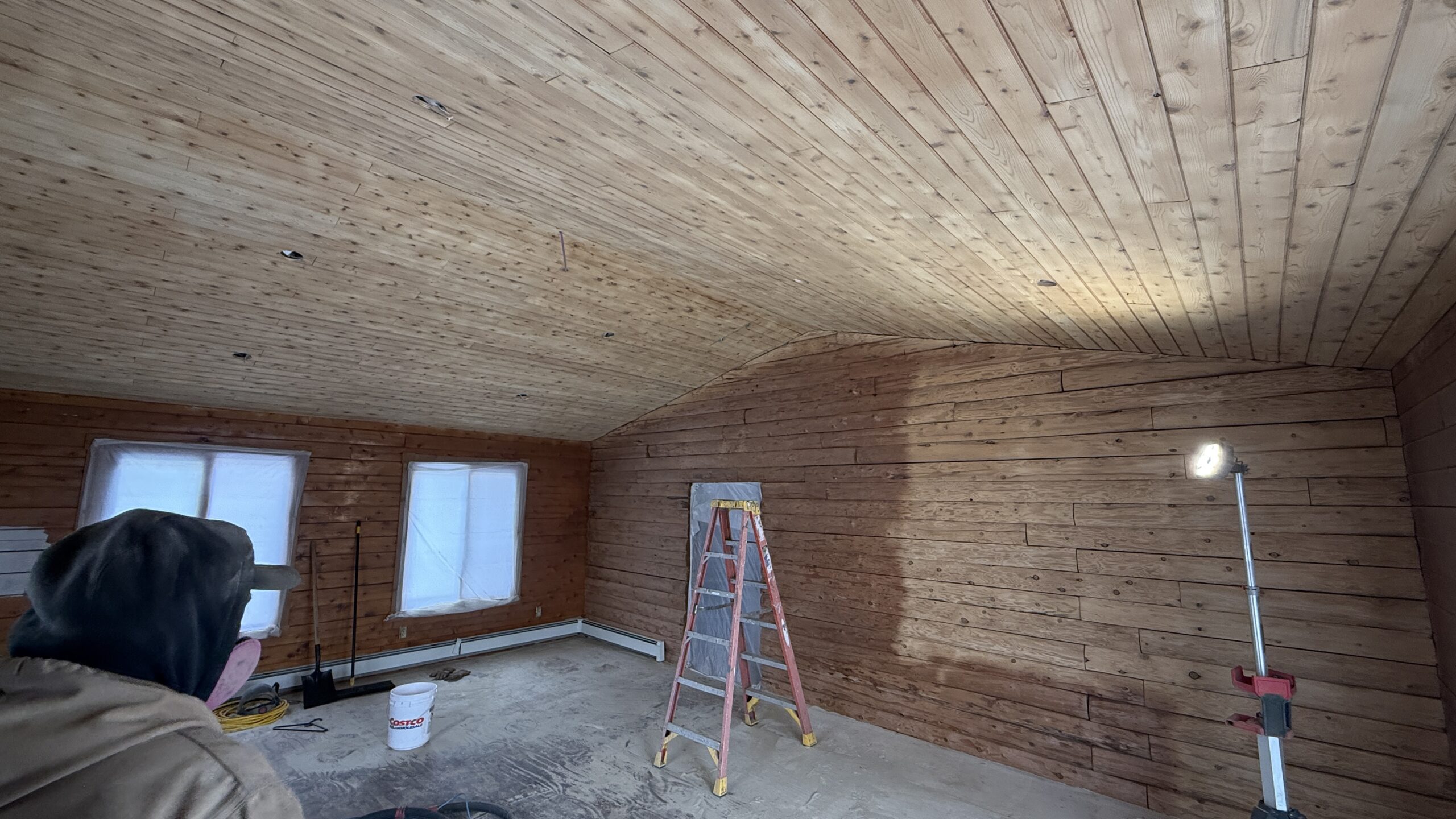 Log Cabin Bedroom Ceiling and Wall Sandblasting Log cabin bedroom ceiling and log wall being sandblasted during renovation by Green Mountain Mobile Sandblasting and Powder Coating LLC