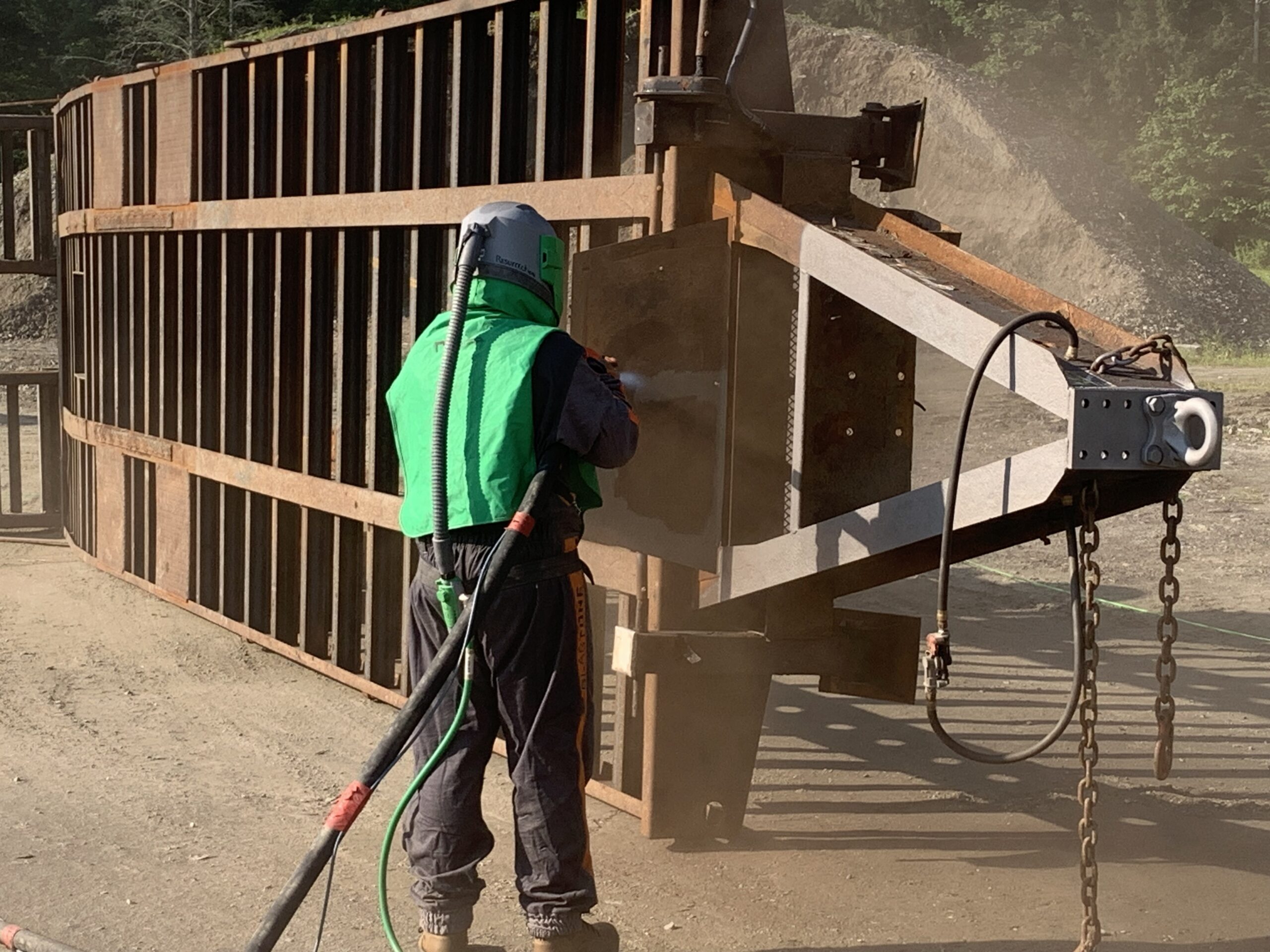 14-Ton Equipment Trailer Sandblasting – Waitsfield, Vermont Before and after sandblasting of a 14-ton equipment trailer in Waitsfield Vermont
