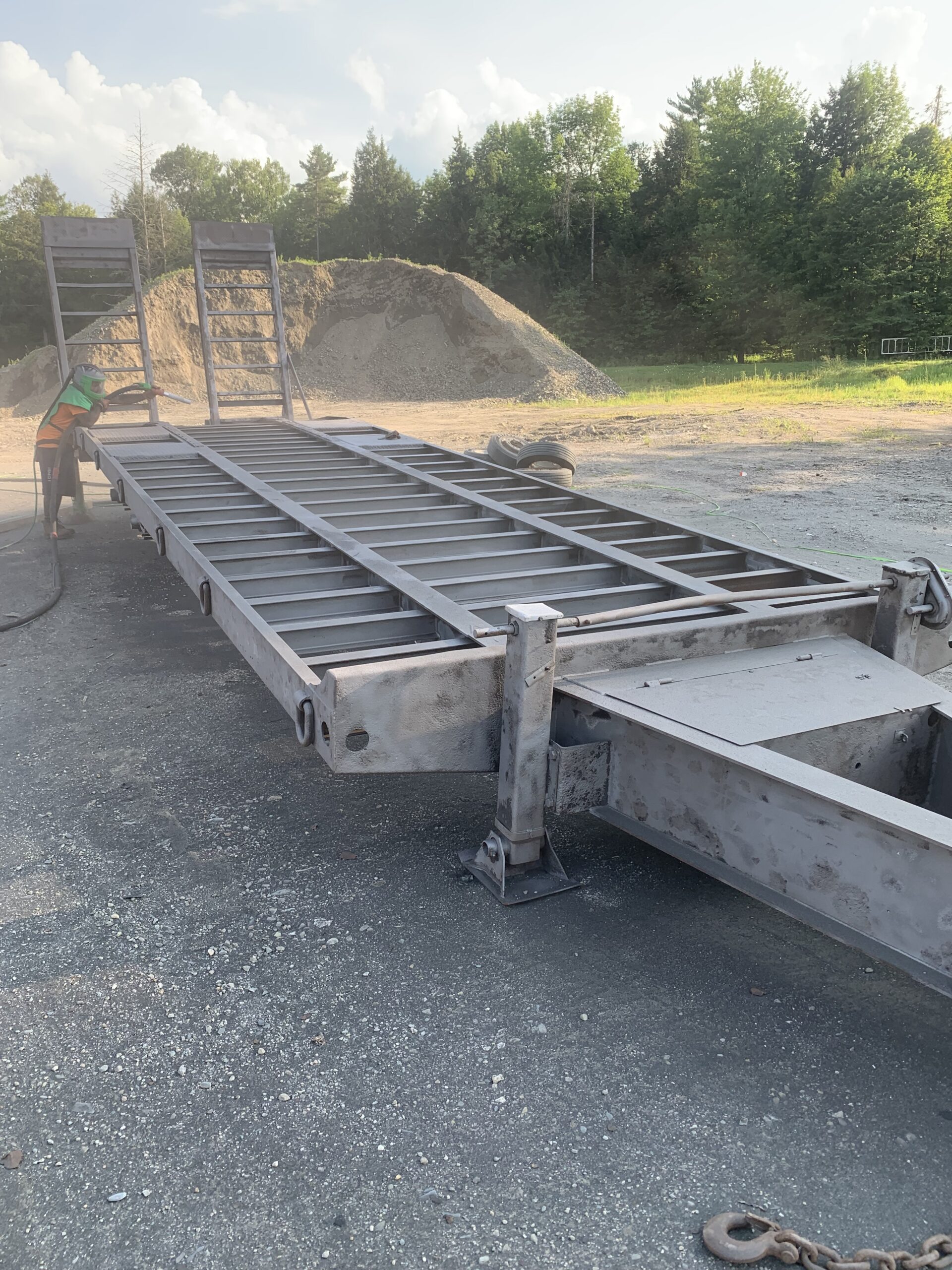 14-Ton Equipment Trailer Sandblasting – Waitsfield, Vermont Before and after sandblasting of a 14-ton equipment trailer in Waitsfield Vermont