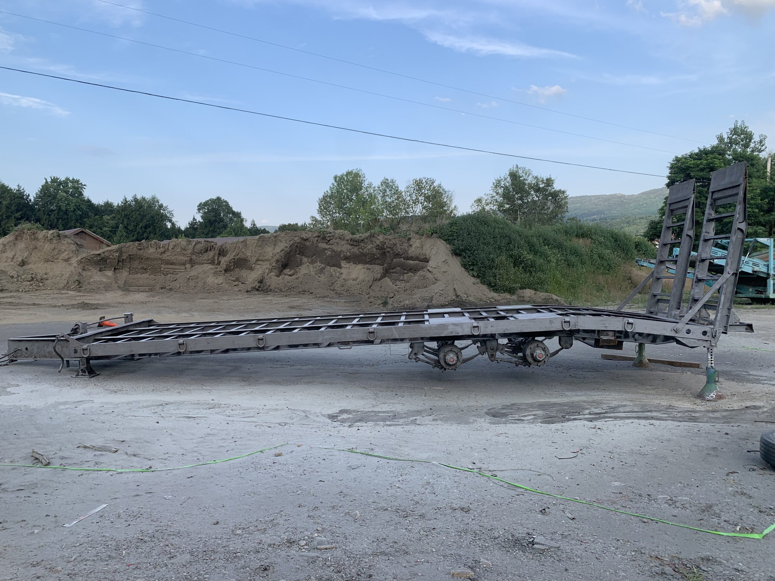 14-Ton Equipment Trailer Sandblasting – Waitsfield, Vermont Before and after sandblasting of a 14-ton equipment trailer in Waitsfield Vermont