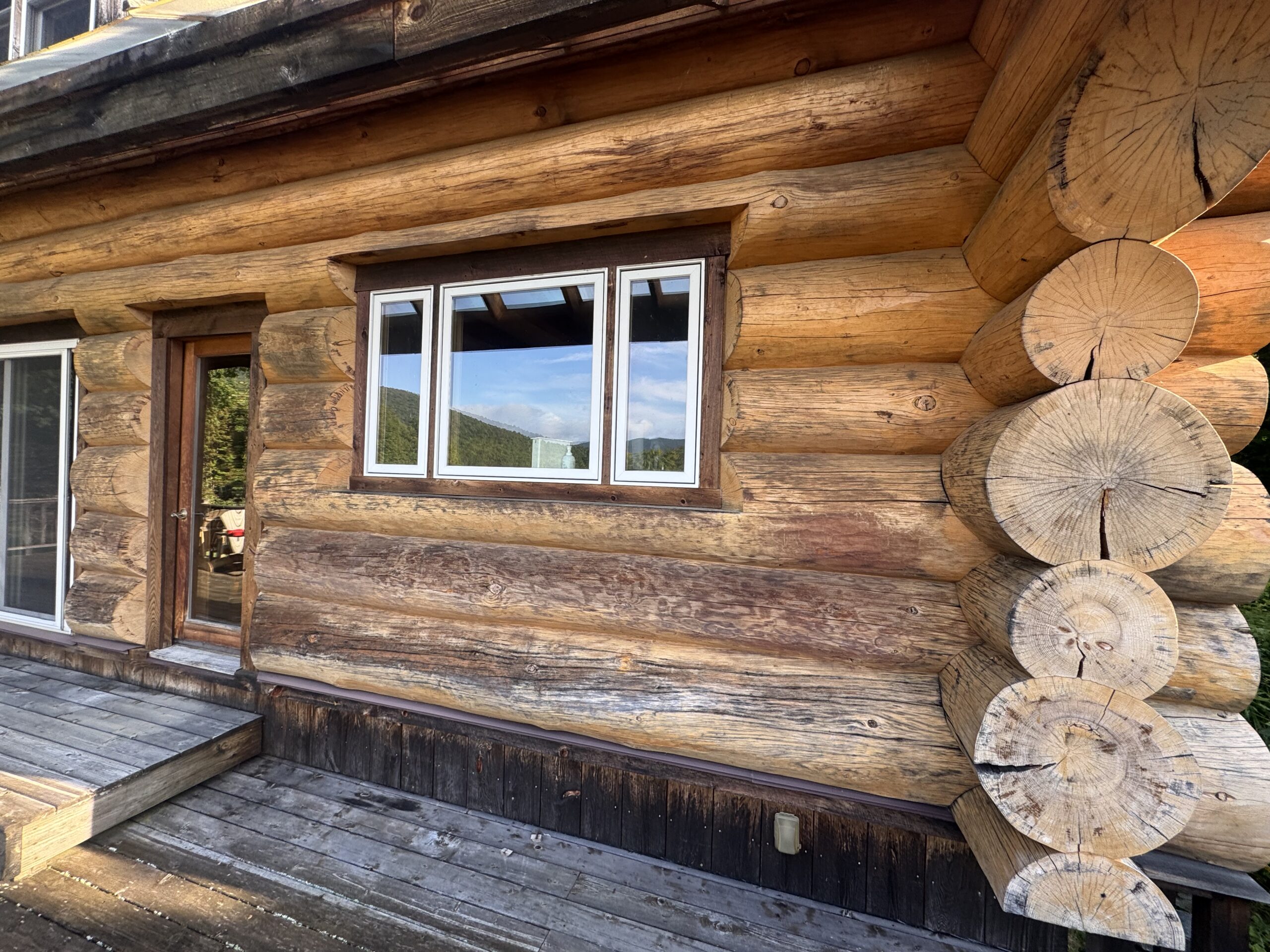 Log Cabin Sandblasting & Weathering Removal – Roxbury, Vermont Before and after log cabin restoration in Roxbury Vermont showing gray weathered logs sandblasted back to clean natural wood