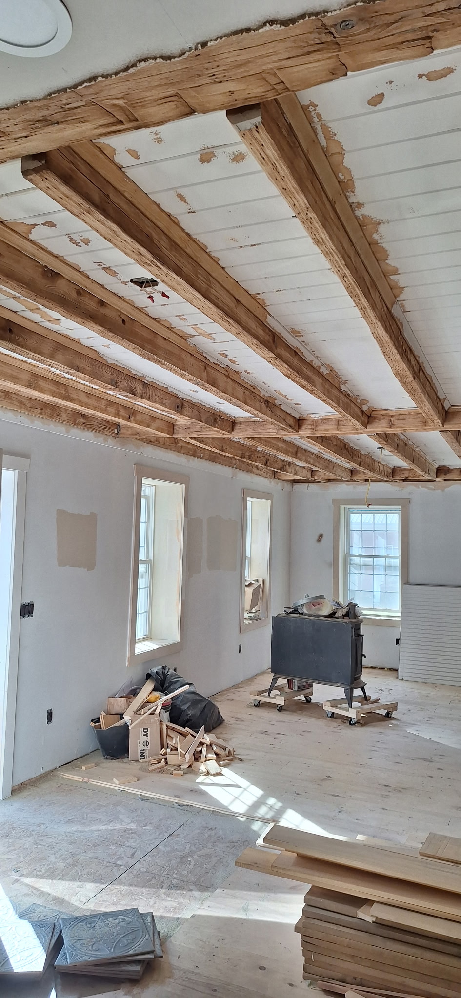 Interior Wood Beam Sandblasting – Isle La Motte, Vermont Interior ceiling beams in an Isle La Motte Vermont home selectively sandblasted to remove paint while leaving the surrounding wood untouched